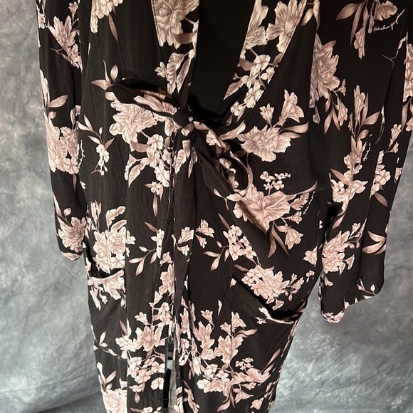 Spiritual Gangster Maya Floral Print Kimono, black and white, sz. OS - Picture 4 of 16